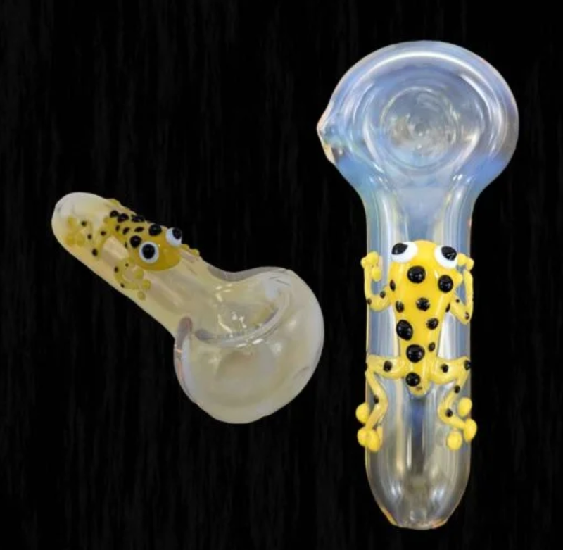 Chameleon Glass Alta Vida Frog Hand Pipe Chameleon Glass