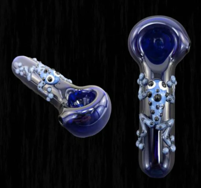 Chameleon Glass Alta Vida Frog Hand Pipe Chameleon Glass