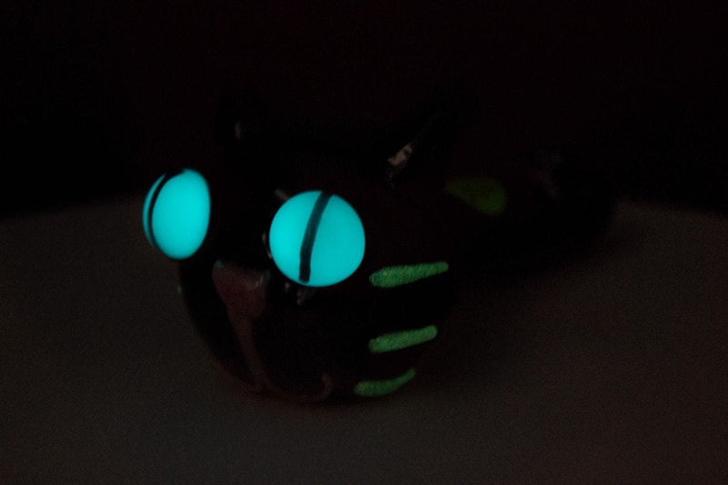 Chameleon Glass Scratchy Glow In The Dark Hand Pipe.