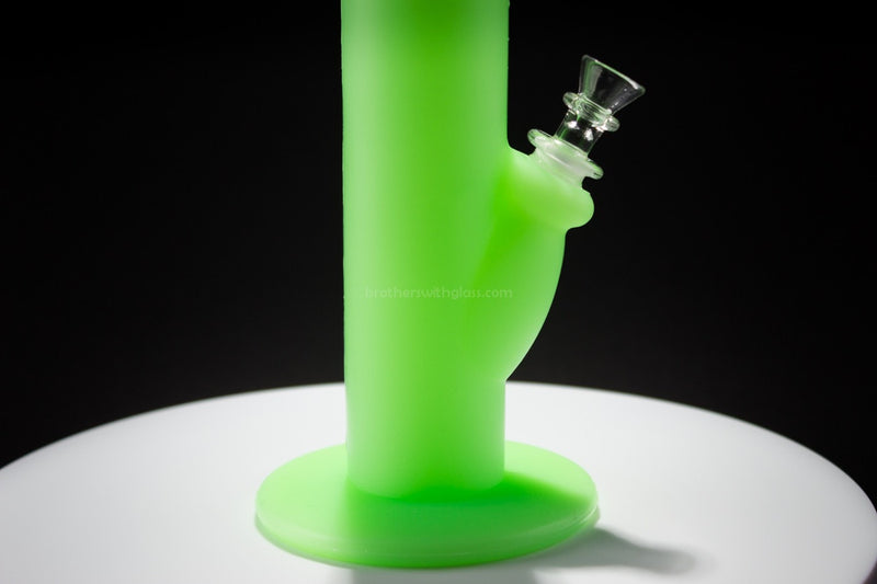 Silicone Glass Water Pipe - Glow in the dark.